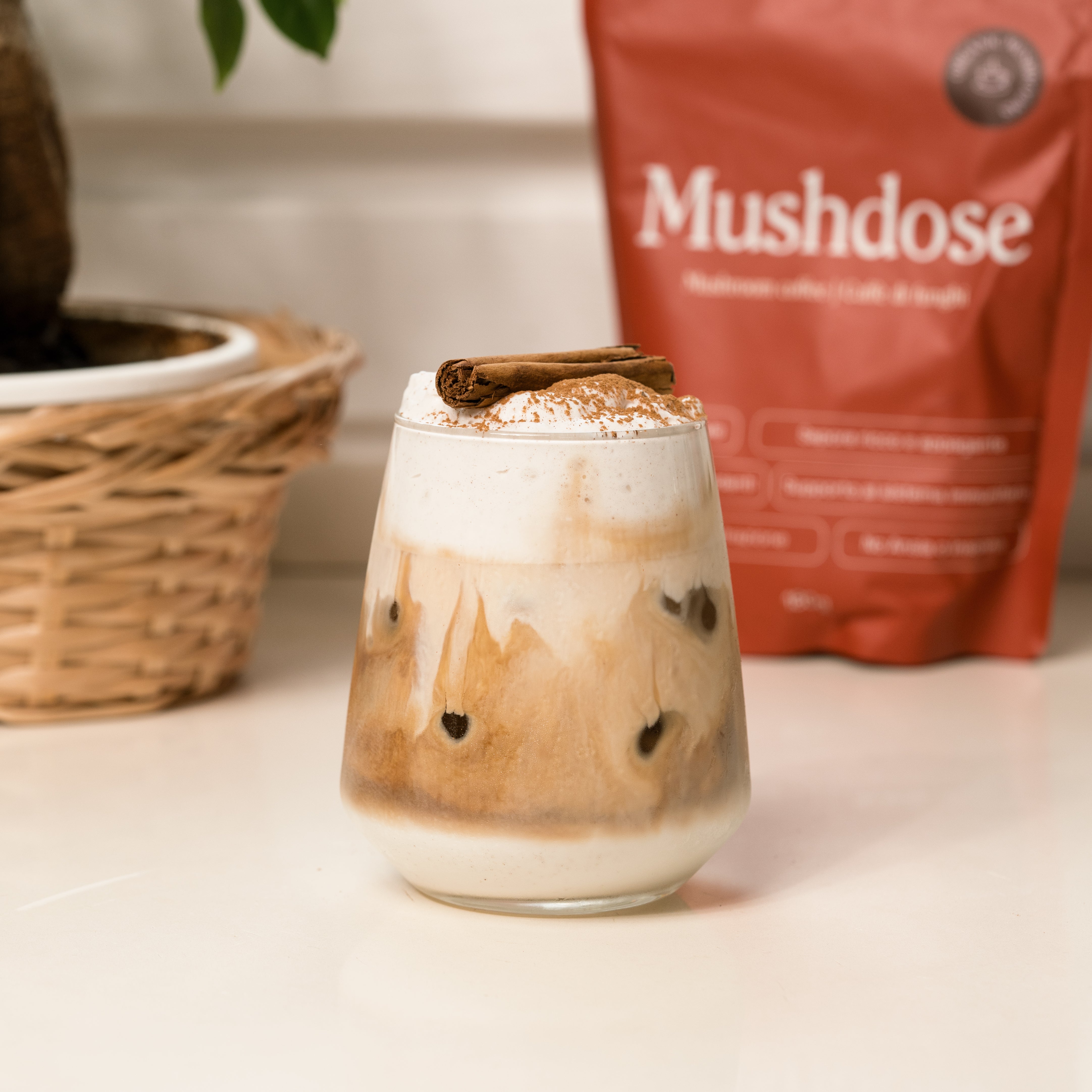 Esplora i benefici di MushDose Café, il caffè di funghi che offre un'energia equilibrata e una concentrazione migliore, naturalmente.